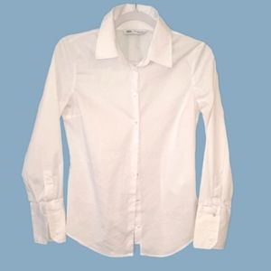 ZARA White Stretch Fitted Button Down LIKE NEW - fits more like a small